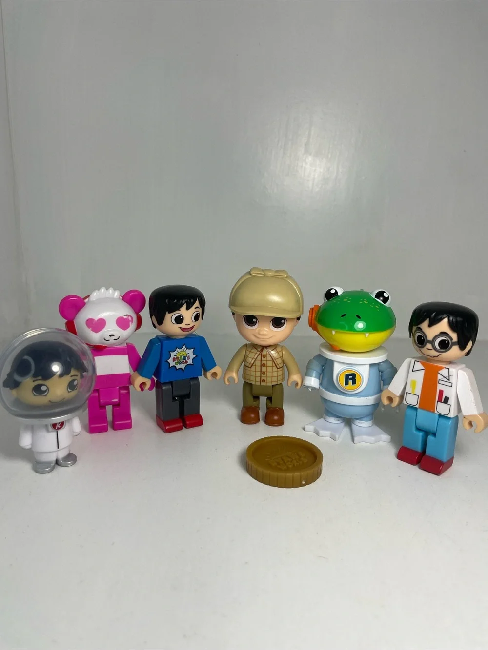 Ryan’s World Toy Set of 6 and 1 Coin